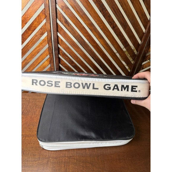 2 Rose Bowl Seat Cushions - 100th Rose Bowl Game - Michigan State Stanford 2014 - Picture 2 of 5